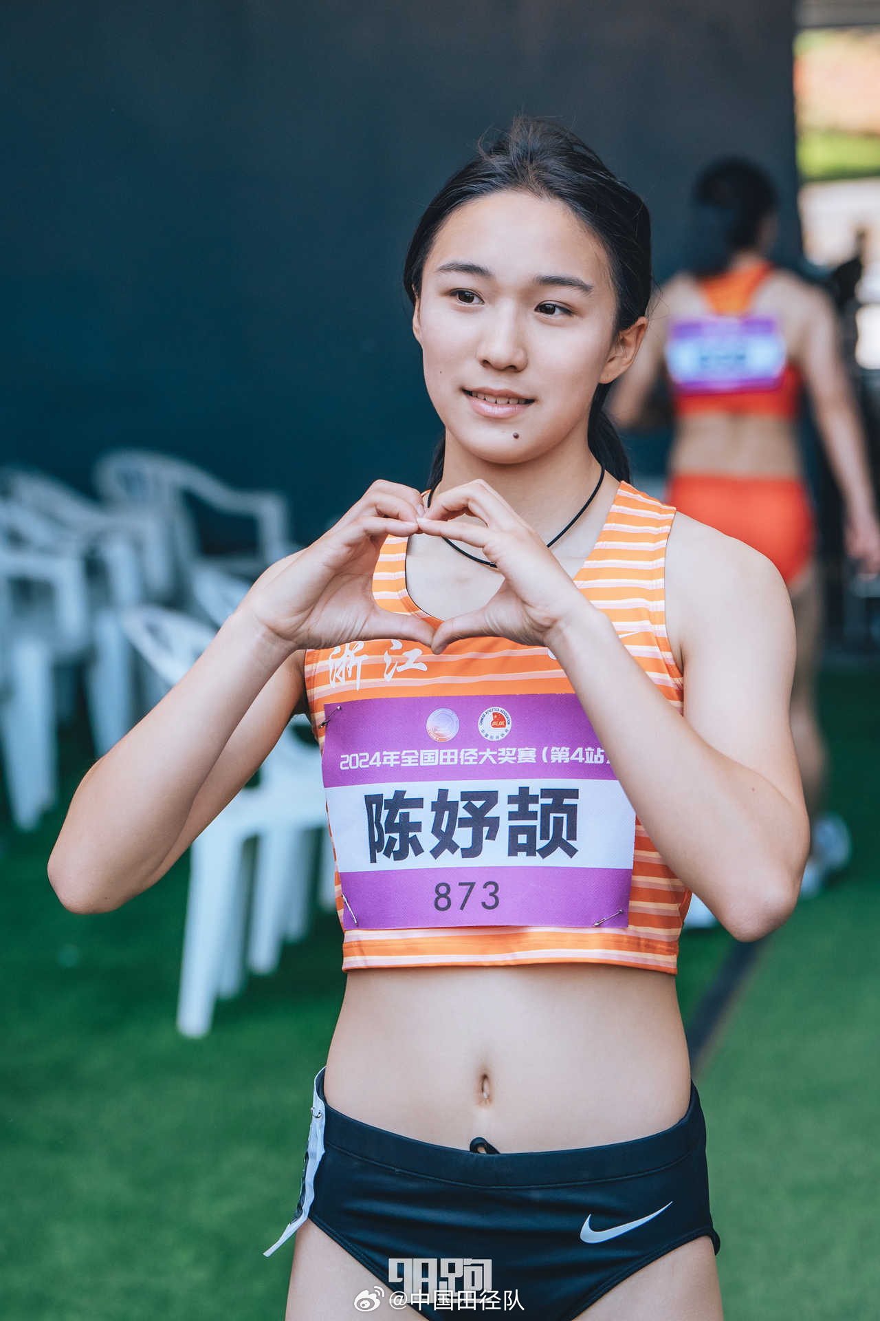 战胜偶像的挑战：15岁陈妤颉在全国冠军赛女子