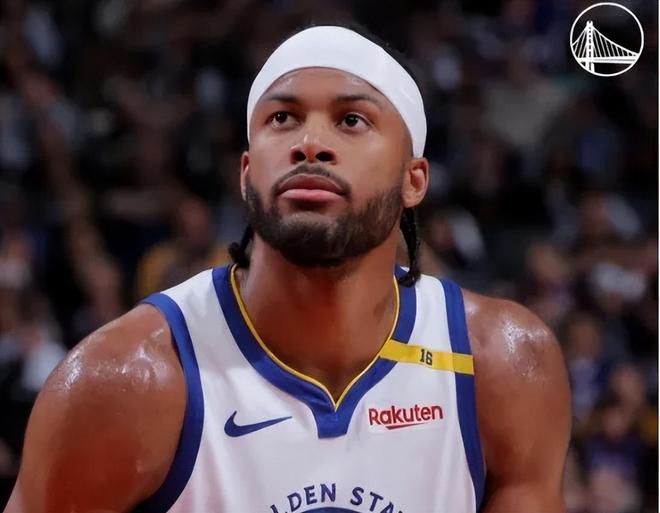 勇士加时险胜独行侠 穆迪伤情引队友暖心守护