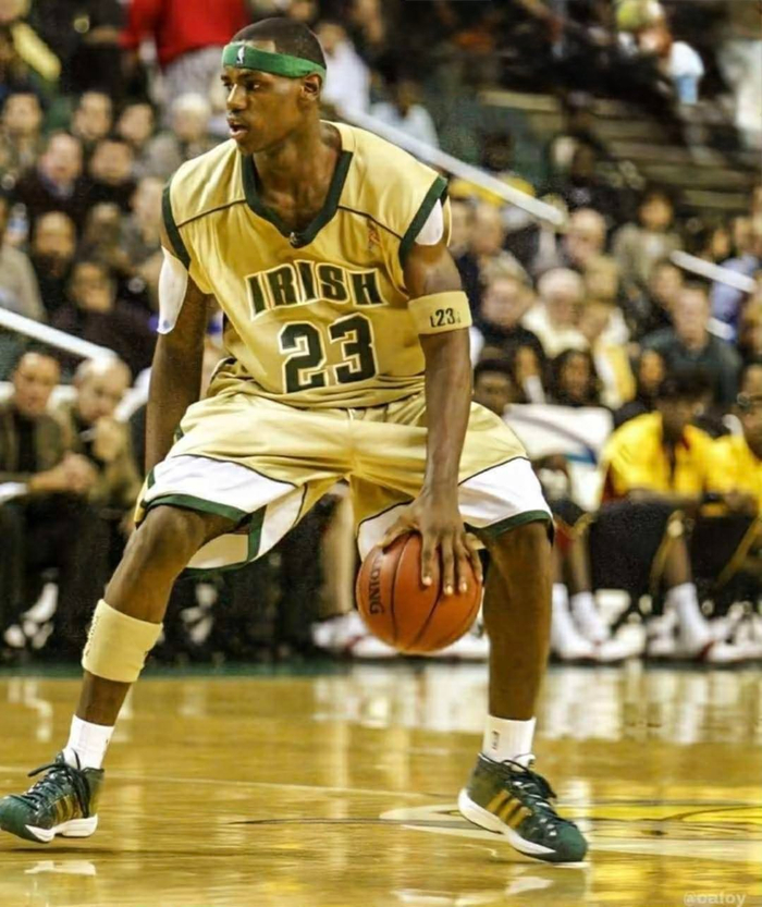 库里致敬詹姆斯高中球鞋 勇士对阵骑士赛前引发