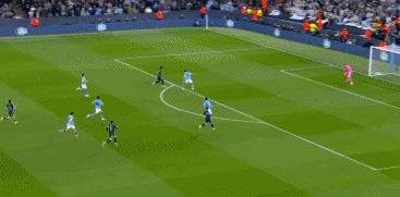 皇马双杀曼城晋级八强，B席红牌成关键转折点